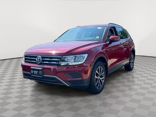 Cardinal Red Metallic 2019 Volkswagen Tiguan 2.0T SE