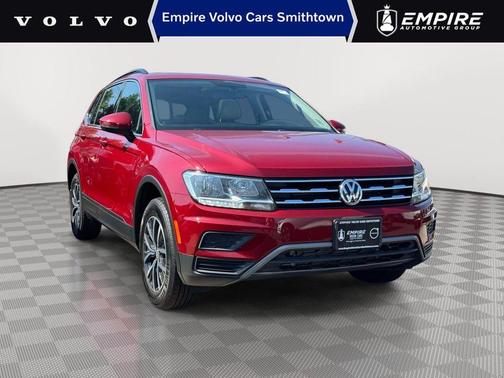 Cardinal Red Metallic 2019 Volkswagen Tiguan 2.0T SE