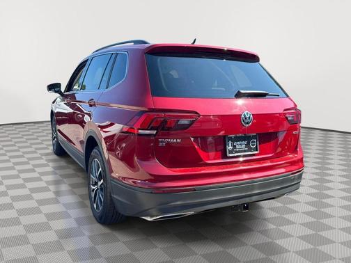 Cardinal Red Metallic 2019 Volkswagen Tiguan 2.0T SE