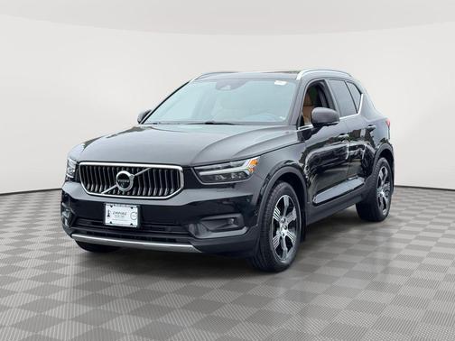 Onyx Black Metallic 2022 Volvo XC40 T5 Inscription