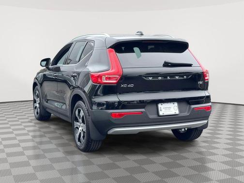 Onyx Black Metallic 2022 Volvo XC40 T5 Inscription