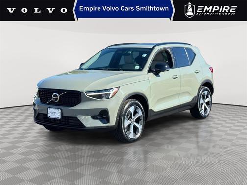 2023 Volvo XC40 B5 AWD Plus Dark