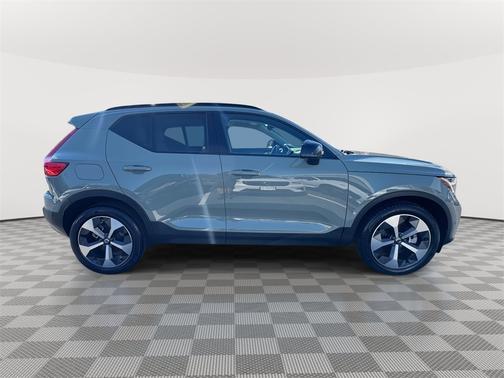 2023 Volvo XC40 B5 AWD Plus Dark