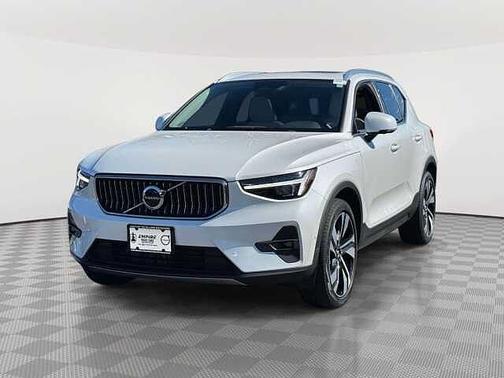 Crystal White 2023 Volvo XC40 B5 AWD Ultimate Bright