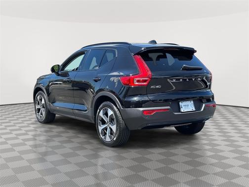 2025 Volvo XC40 B5 Plus Dark Theme