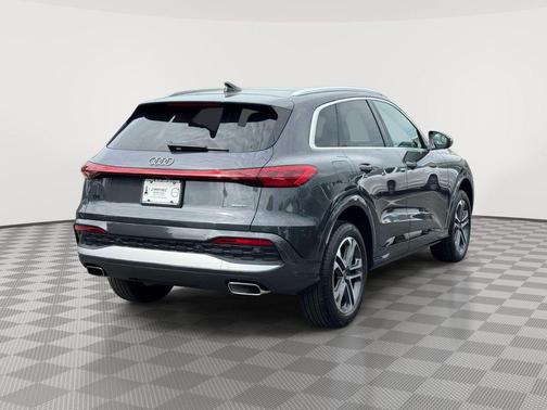Tambora Gray Metallic 2025 Audi Q5 2.0T quattro Premium