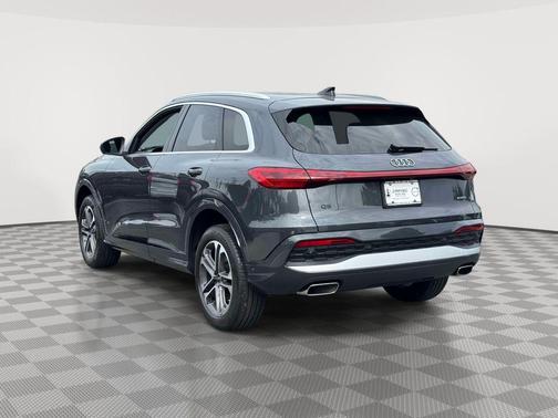 Tambora Gray Metallic 2025 Audi Q5 2.0T quattro Premium