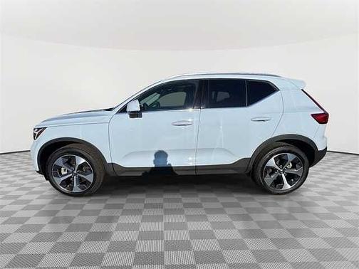 2025 Volvo XC40 Plus