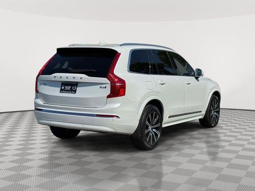 Crystal White Metallic 2023 Volvo XC90 B6 Plus 6-Seater