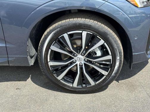 Denim Blue Metallic 2025 Volvo XC60 B5 Plus