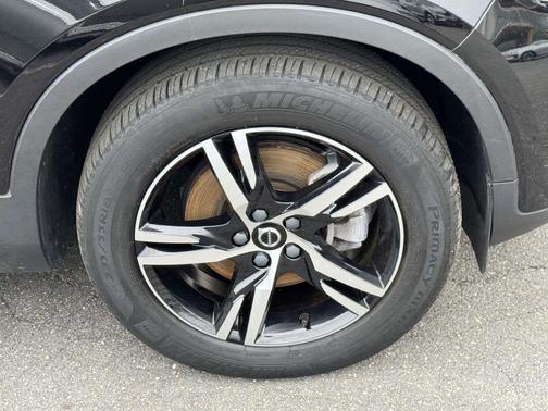 Black Stone 2023 Volvo XC40 B5 Plus Dark Theme
