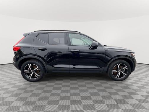 Black Stone 2023 Volvo XC40 B5 Plus Dark Theme
