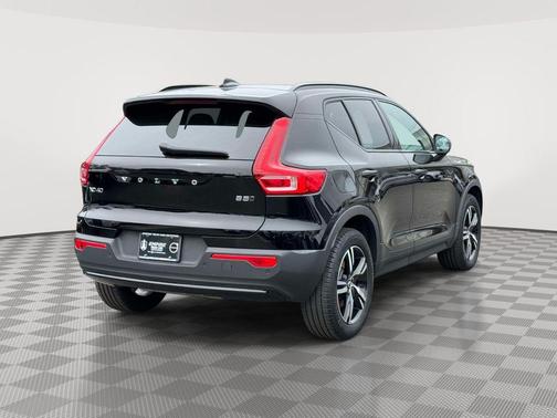Black Stone 2023 Volvo XC40 B5 Plus Dark Theme