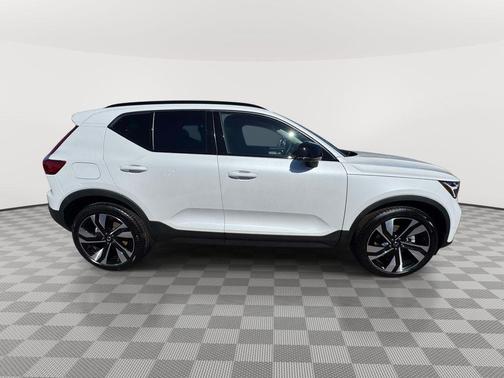 Crystal White 2026 Volvo XC40 B5 Plus