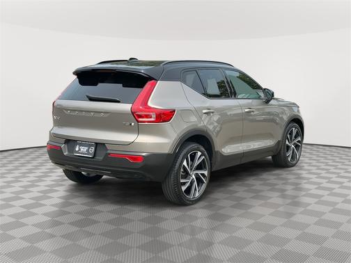 2022 Volvo XC40 T5 AWD R-Design