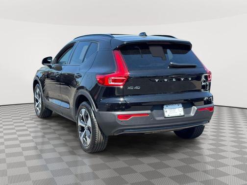 Onyx Black 2026 Volvo XC40 B5 Plus