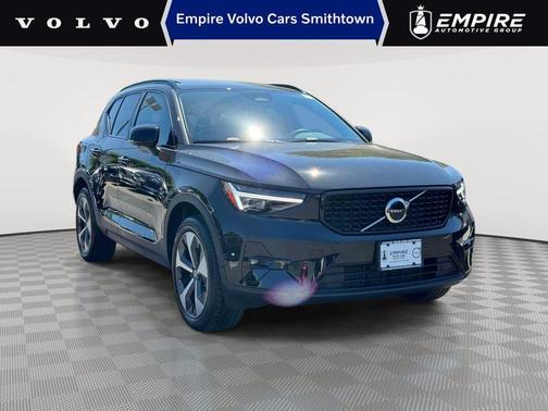 Onyx Black 2026 Volvo XC40 B5 Plus
