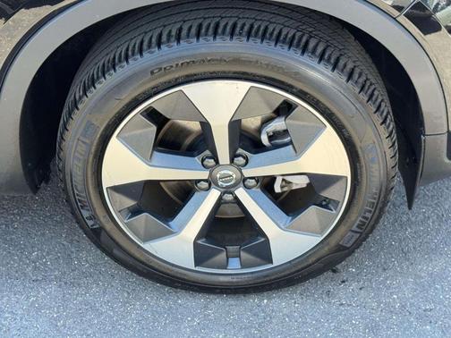 Onyx Black 2026 Volvo XC40 B5 Plus