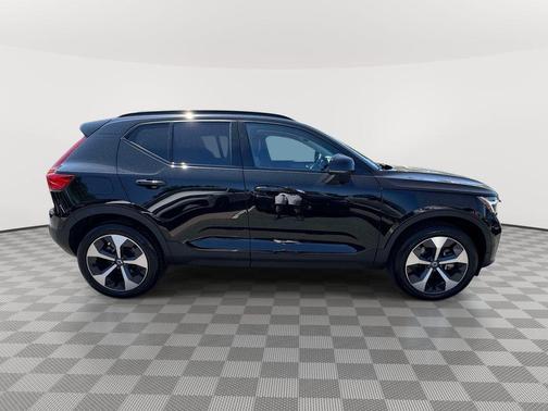 Onyx Black 2026 Volvo XC40 B5 Plus