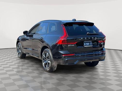 Onyx Black Metallic 2026 Volvo XC60 B5 Plus