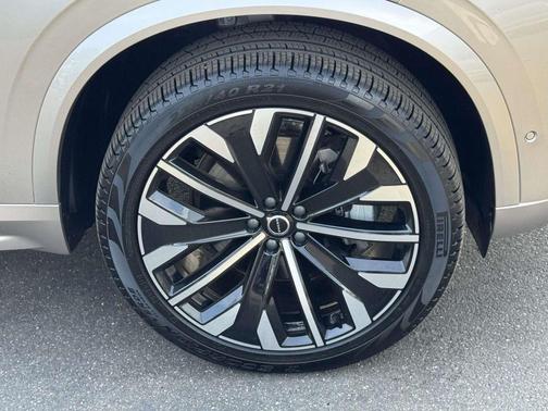 Bright 2026 Volvo XC90 B5 Plus 7-Seater