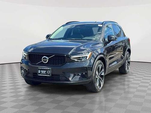 Onyx Black 2024 Volvo XC40 Plus