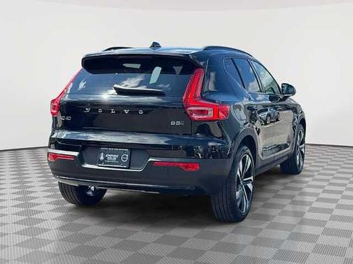 Onyx Black 2024 Volvo XC40 Plus