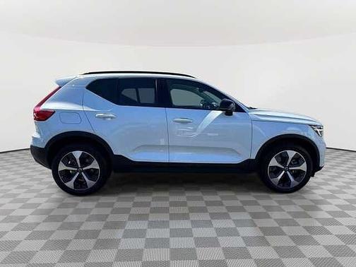 Crystal White 2023 Volvo XC40 B5 AWD Ultimate Dark