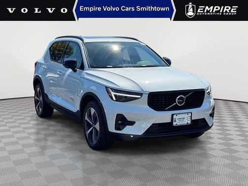 Crystal White 2023 Volvo XC40 B5 AWD Ultimate Dark