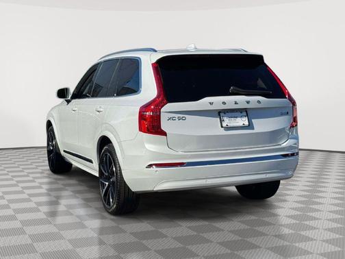 Crystal White Metallic 2025 Volvo XC90 B5 Plus
