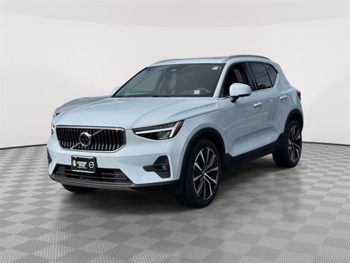 2024 Volvo XC40 B5 Plus Bright