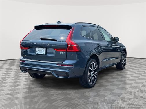 2025 Volvo XC60 B5 Plus