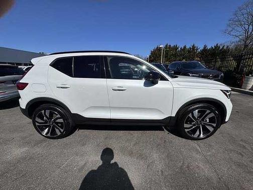 Crystal White 2026 Volvo XC40 Plus