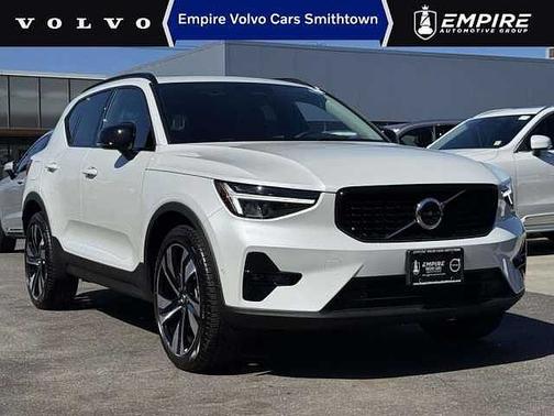 Crystal White 2026 Volvo XC40 Plus