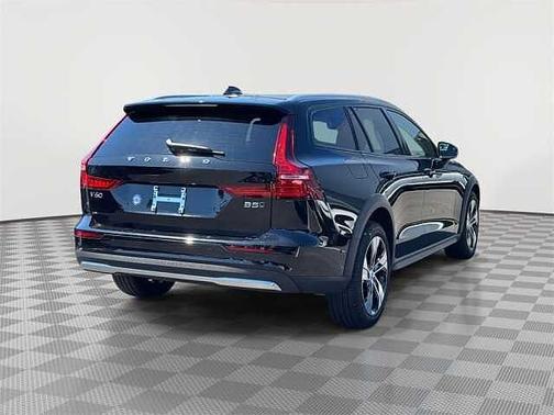2024 Volvo V60 Cross Country Plus