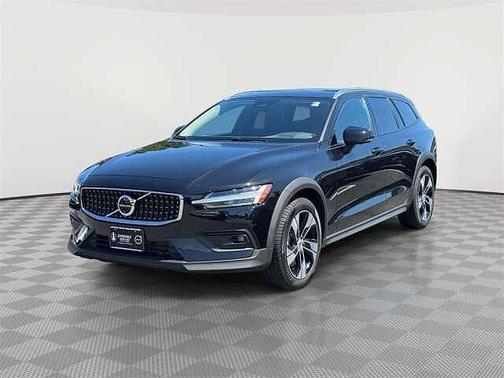 2024 Volvo V60 Cross Country Plus