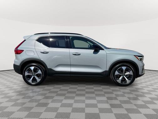 Metallic 2026 Volvo XC40 B5 Plus