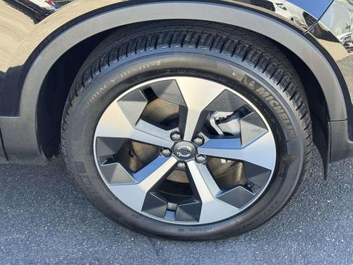 Onyx Black 2026 Volvo XC40 B5 Plus