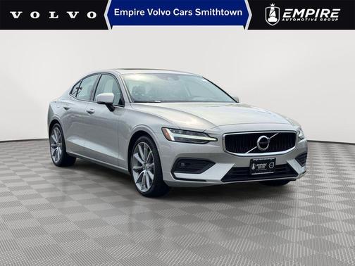 Birch Light Metallic 2021 Volvo S60 T6 Momentum