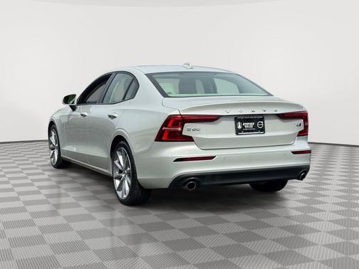 Birch Light Metallic 2021 Volvo S60 T6 Momentum