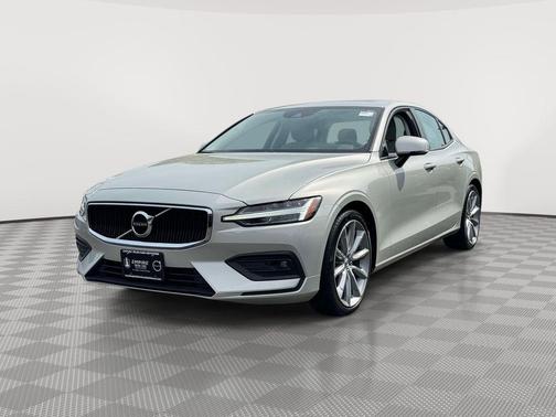 Birch Light Metallic 2021 Volvo S60 T6 Momentum