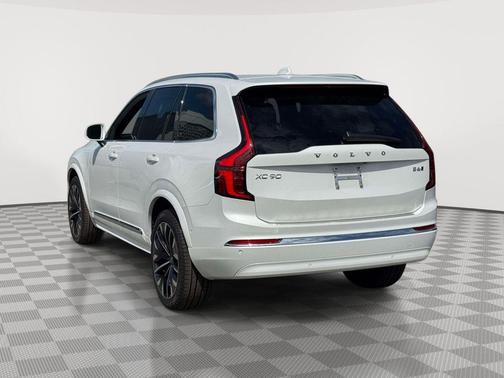 Crystal White Pearl 2026 Volvo XC90 B6 Plus 7-Seater