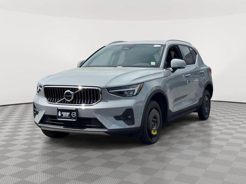 Metallic 2025 Volvo XC40 B5 Plus Bright Theme