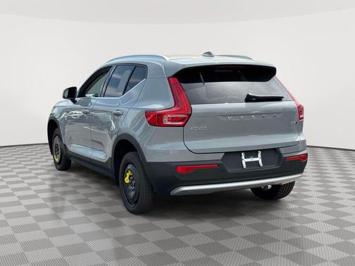 Metallic 2025 Volvo XC40 B5 Plus Bright Theme