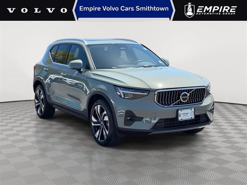 2025 Volvo XC40 B5 Plus Bright Theme