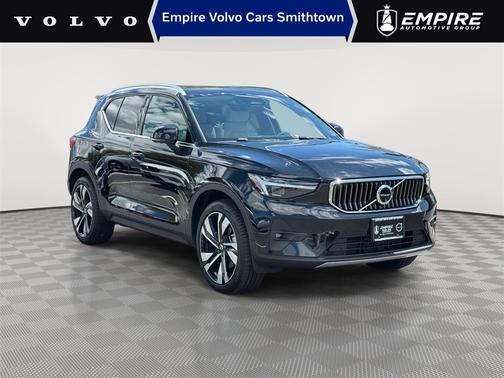2025 Volvo XC40 B5 Plus Bright Theme