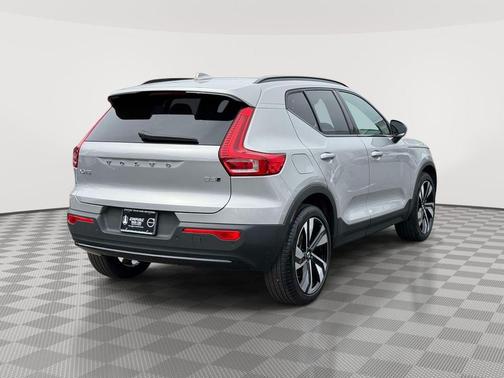 Silver 2023 Volvo XC40 B5 Plus Dark Theme