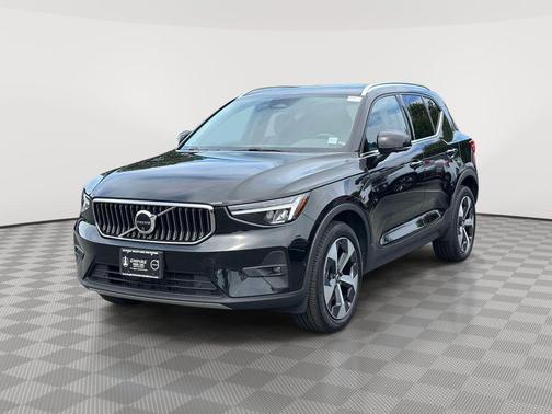 Onyx Black Metallic 2024 Volvo XC40 B5 Plus Bright Theme