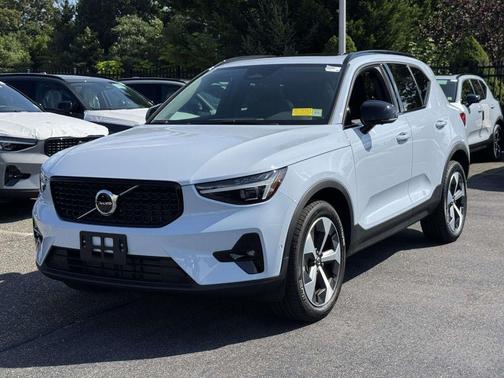 Cloud 9 White 2026 Volvo XC40 B5 Plus