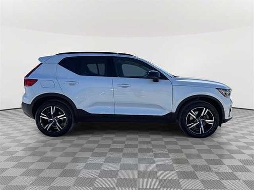 2023 Volvo XC40 Plus